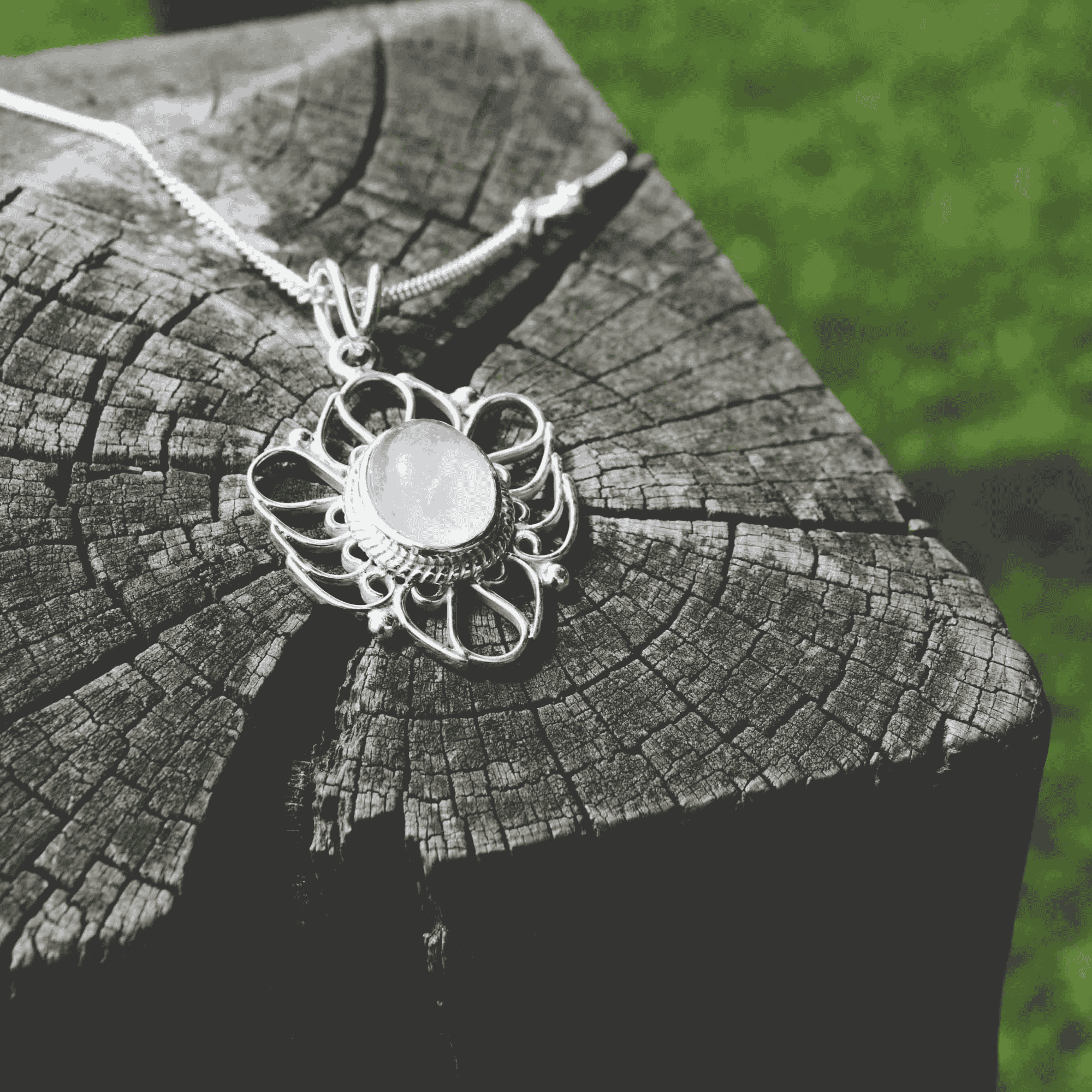 Putali – Butterfly Pendant with Rainbow Moonstone