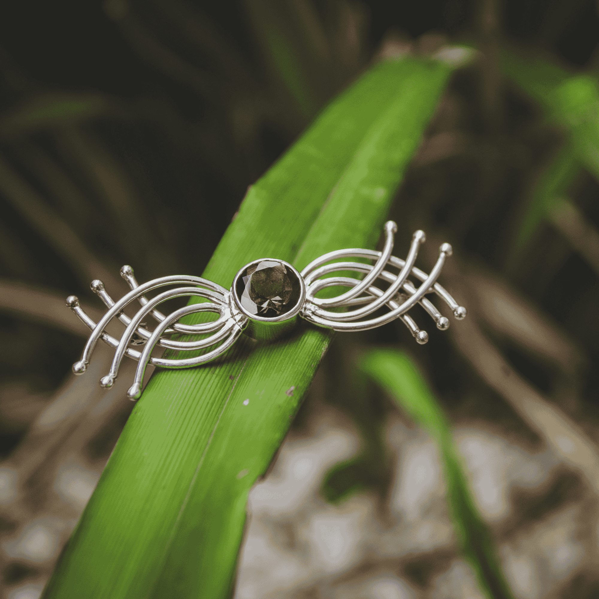 Urnāyu – Sterling Silver Brooch with Golden Topaz