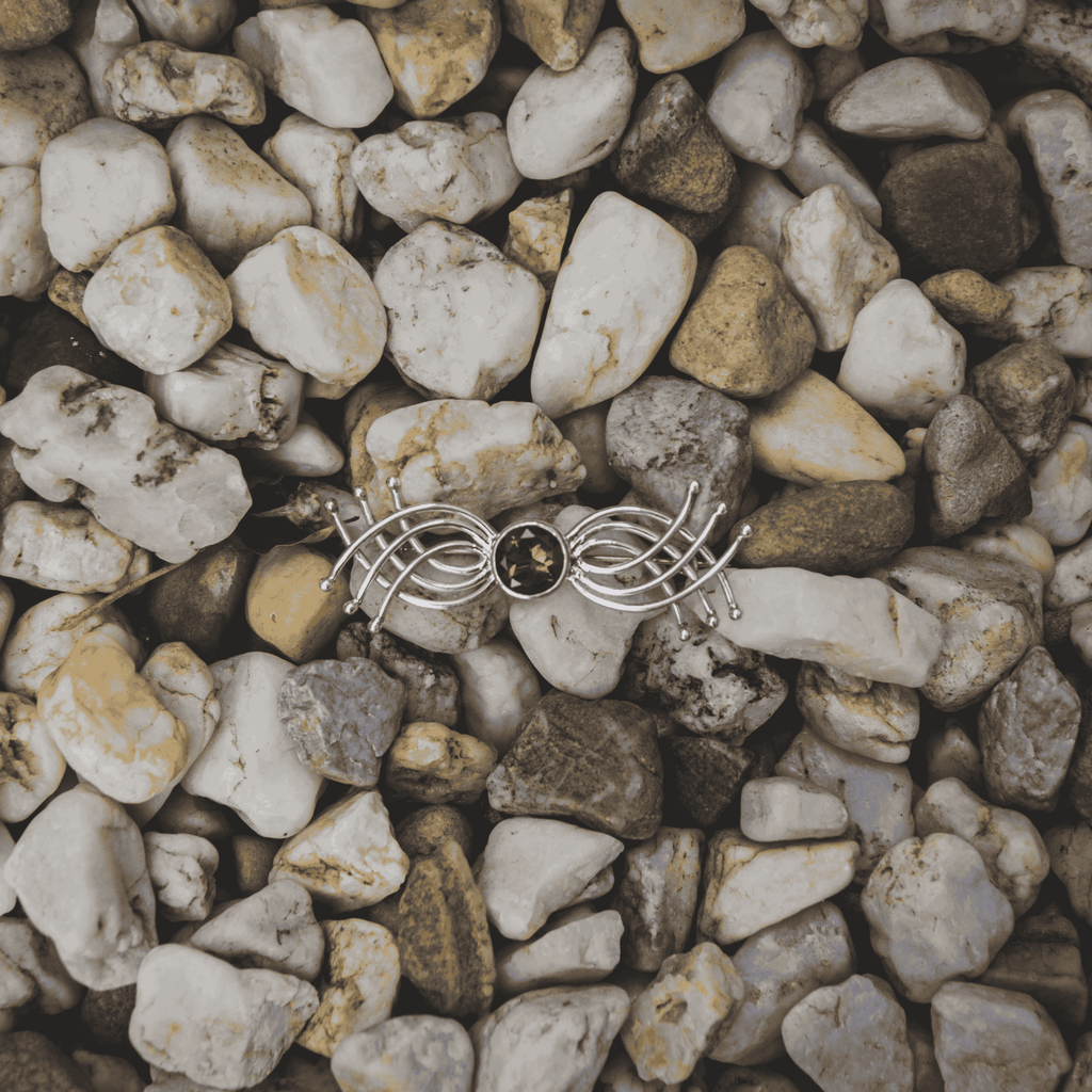 Urnāyu – Sterling Silver Brooch with Golden Topaz