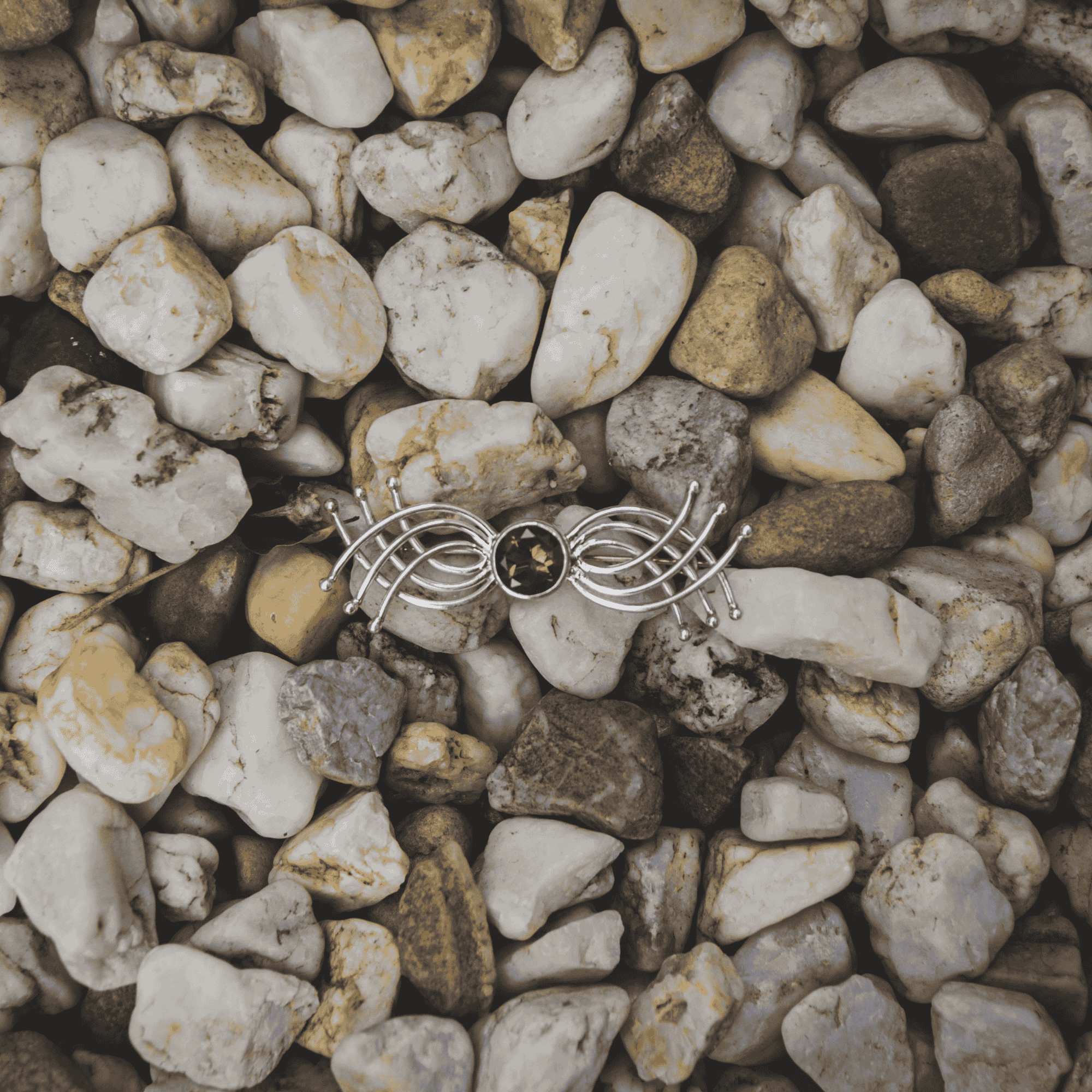 Urnāyu – Sterling Silver Brooch with Golden Topaz