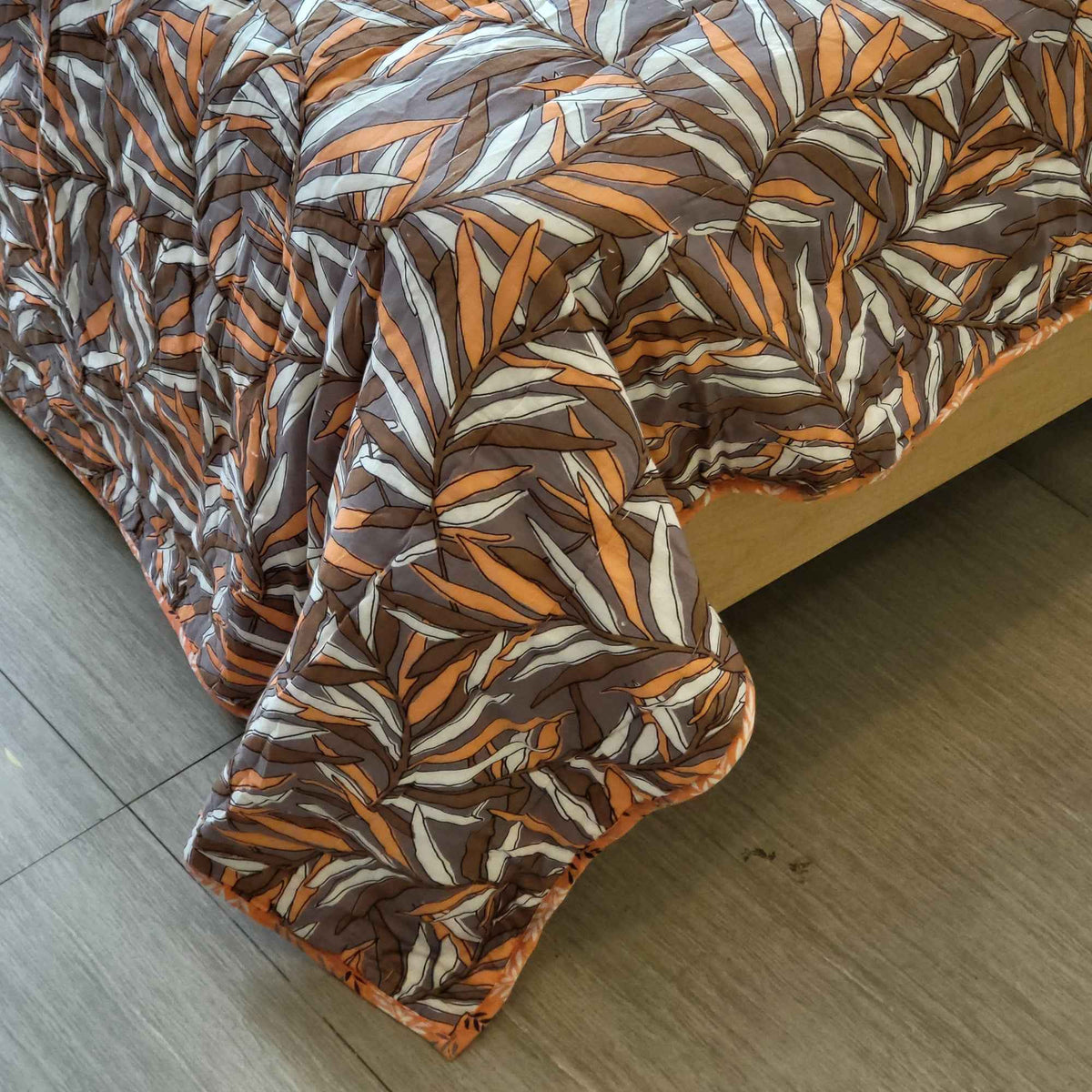 Maati: Cotton-Filled Blanket Set in Leaf Pattern