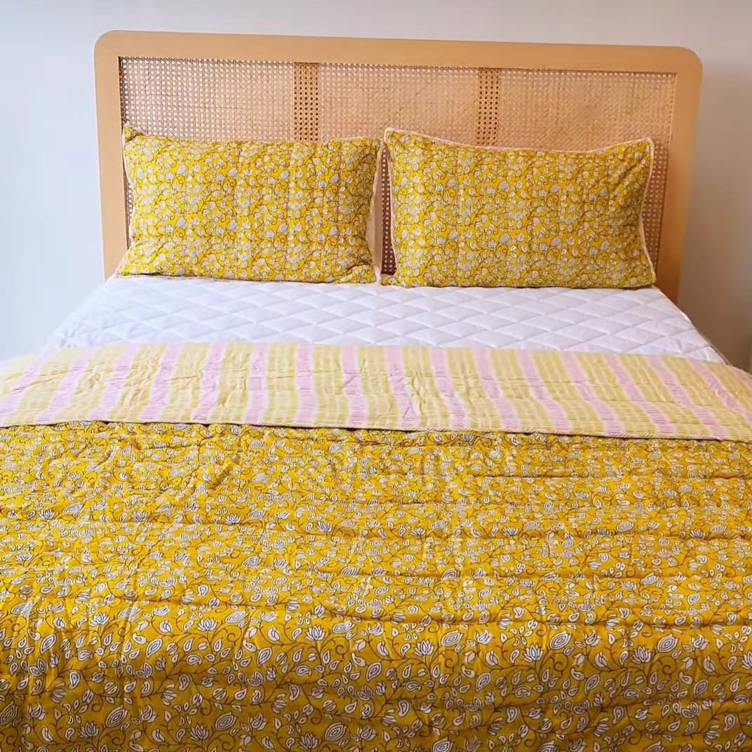 KAAPA_HOUSE_OF_HIMALAYAS_100_COTTON_MUSTARD_YELLOW_FLOWER_PAISLEY_PATTERN_Quilt_bed_set_02